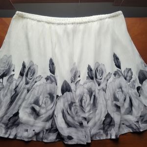 Elle black and ivory floral skirt -XL